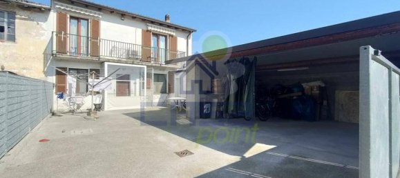 3 bedrooms House in Acquanegra sul Chiese, Italy No. 167546 2