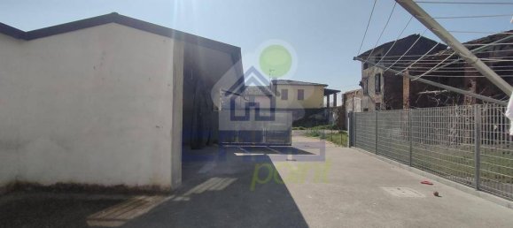 3 bedrooms House in Acquanegra sul Chiese, Italy No. 167546 4