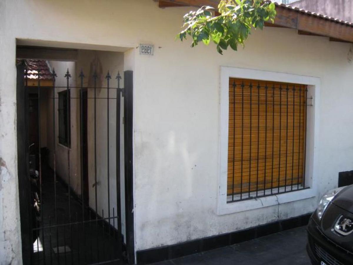 Casa de 4 dormitorios en General San Martín, Argentina No. 63398