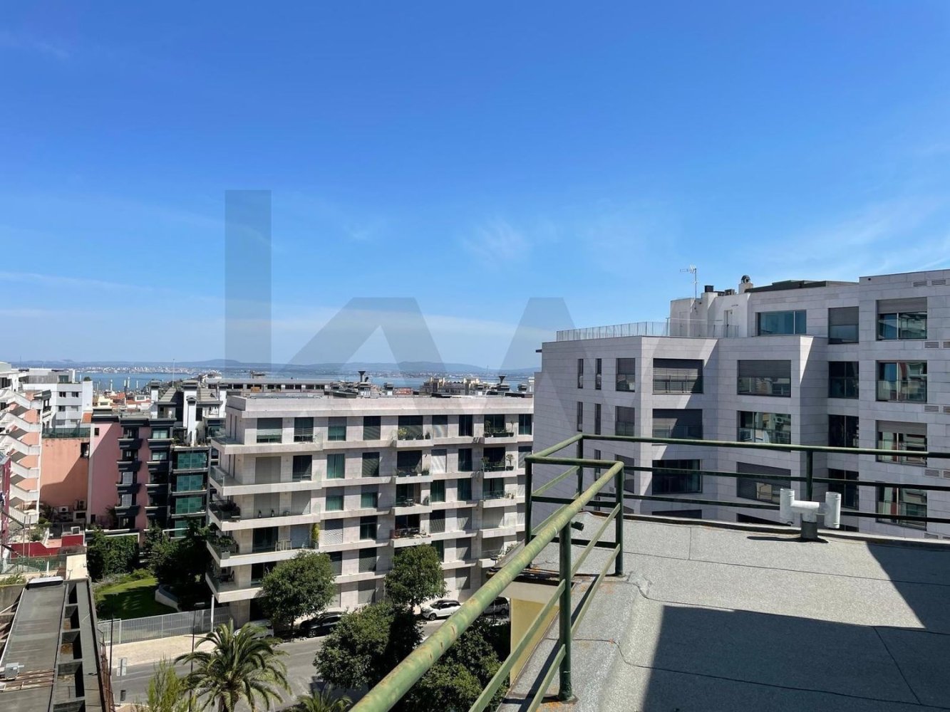 3 bedrooms Apartment in Lisbon, Portugal No. 110329