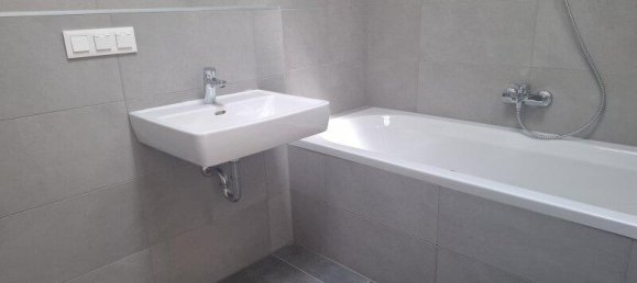 Замки и поместья с 2 комнатами в Мария Энцерсдорф, Австрия № 216569 3