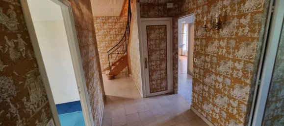 5 bedrooms Villa in Amilly, France No. 90796 8