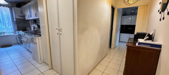 3 bedrooms Apartment in Neuilly-sur-Marne, France No. 151866 3