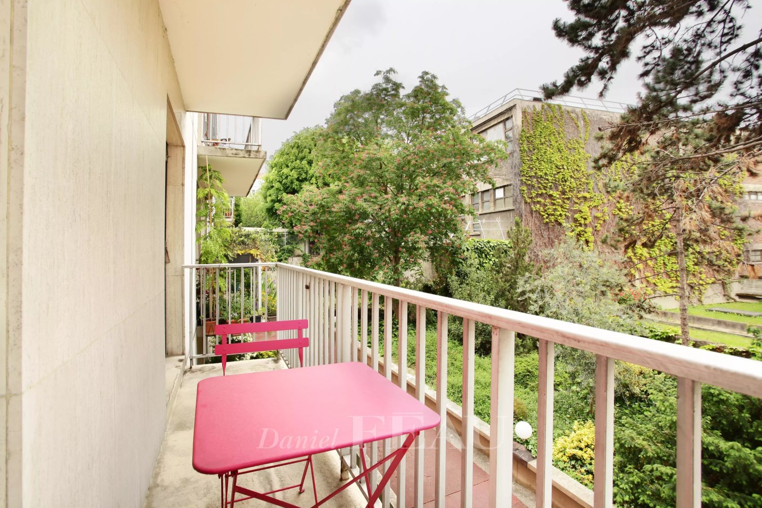 3 bedrooms Apartment in Paris, France No. 123030