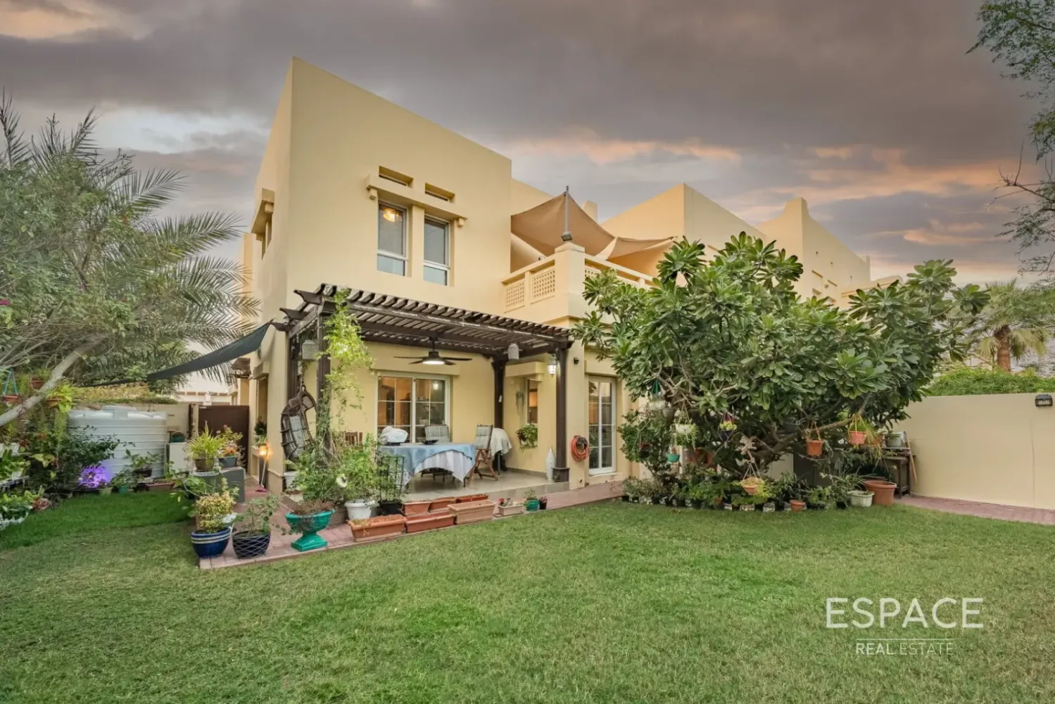 3 bedrooms Villa for sale in The Lakes, Dubai, UAE № 209270