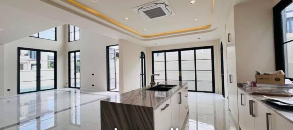 4 bedrooms Villa in Pattaya, Thailand No. 23558 6