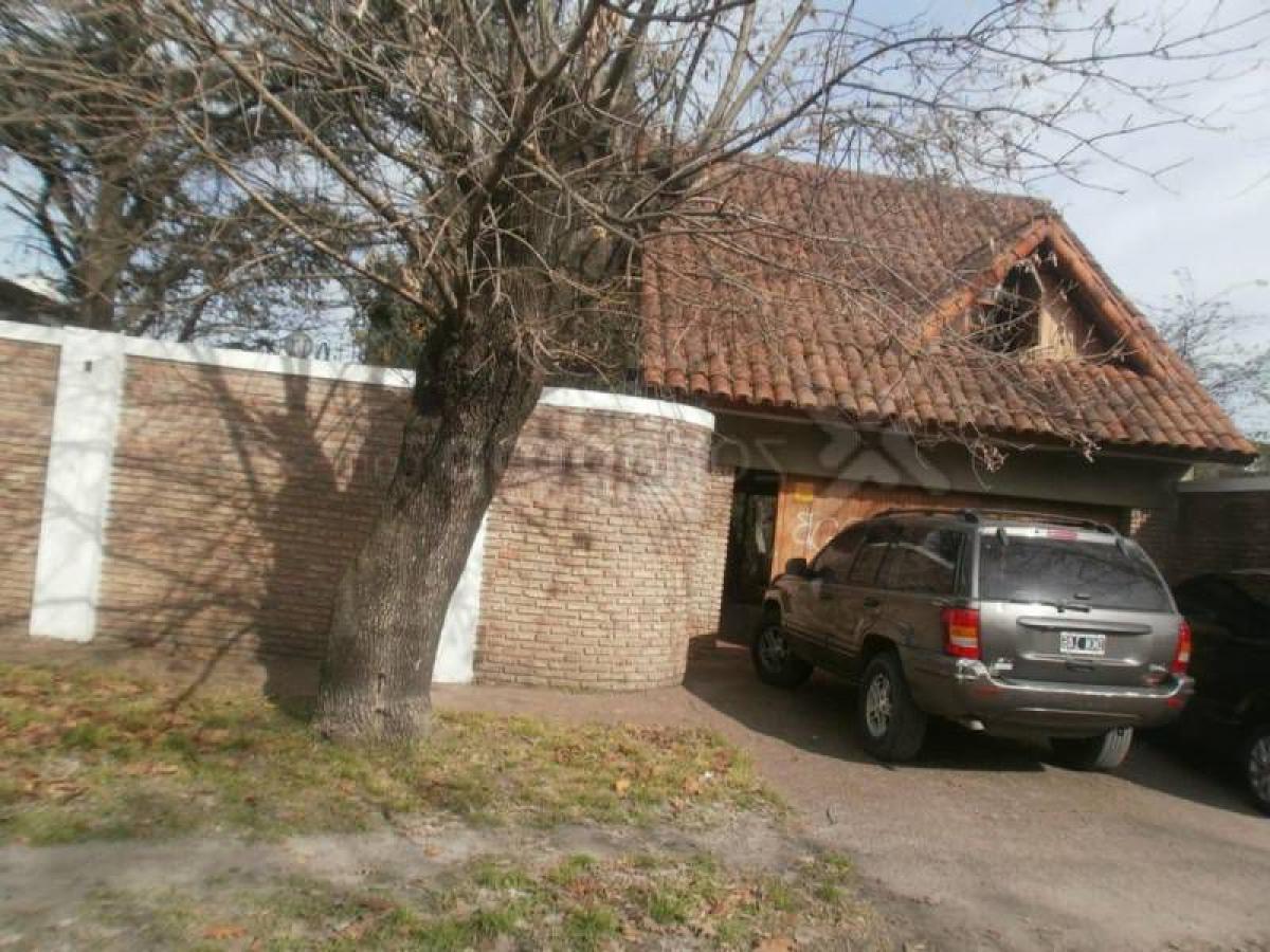 4 bedrooms Farm in Almirante Brown, Argentina No. 121630