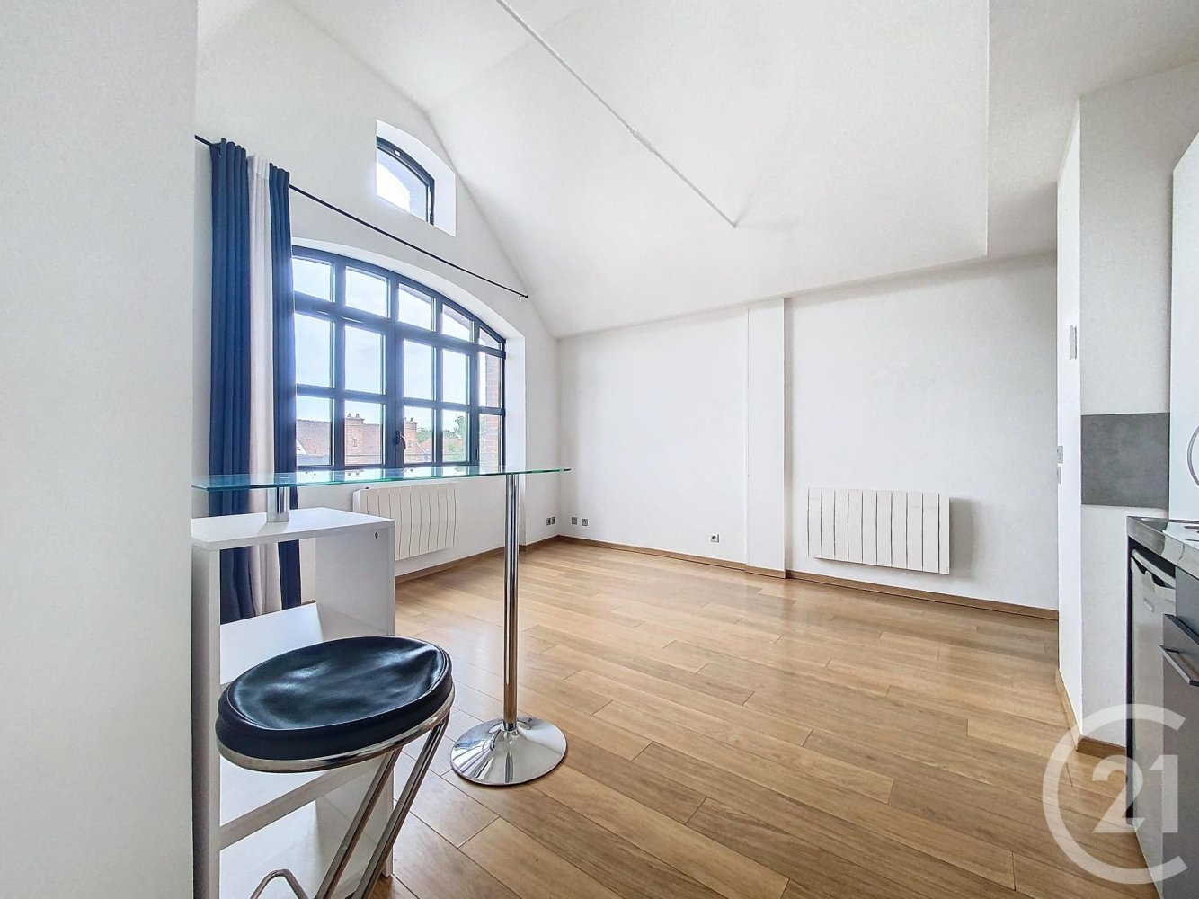 Studio in Troyes, France No. 232512