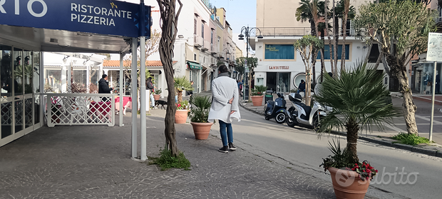 1غرفة عقار تجاري في Ischia, Italy رقم 257275