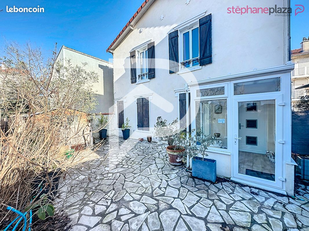 3 bedrooms Townhouse in Saint-Cloud, France No. 131677