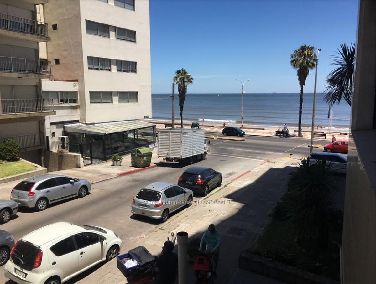 3 bedrooms Apartment in Montevideo, Uruguay No. 1665