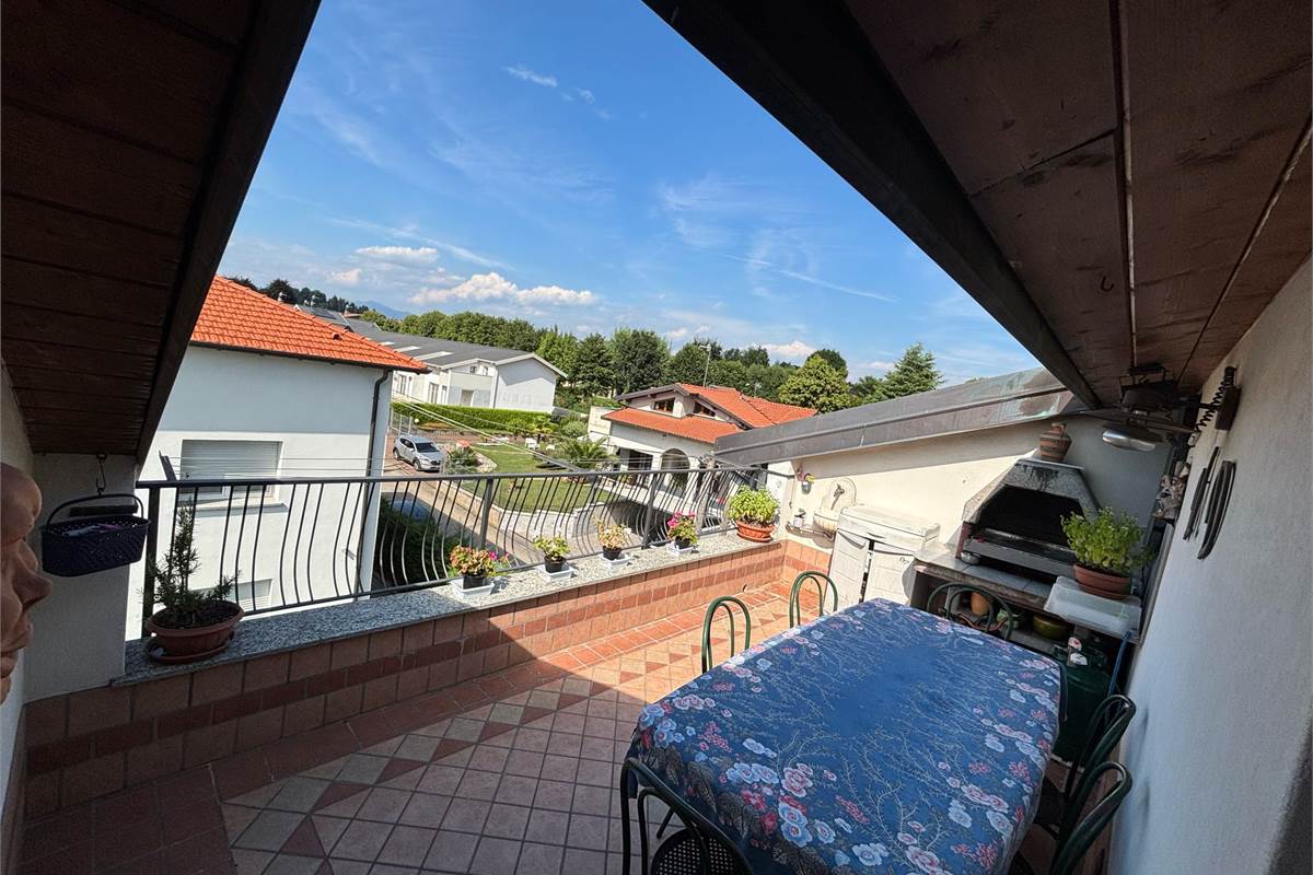 3-Zimmer Haus in Appiano Gentile, Italy, Nr. 295106