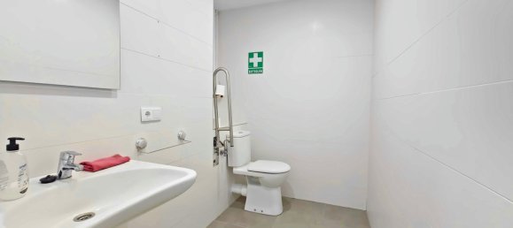 Коммерческая недвижимость 240м² в Ла-Корунья, Испания № 58309 20