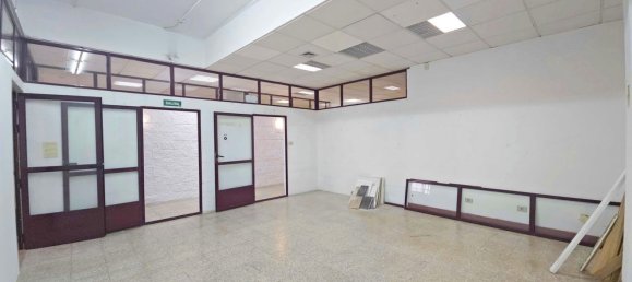 Коммерческая недвижимость 240м² в Ла-Корунья, Испания № 58309 17