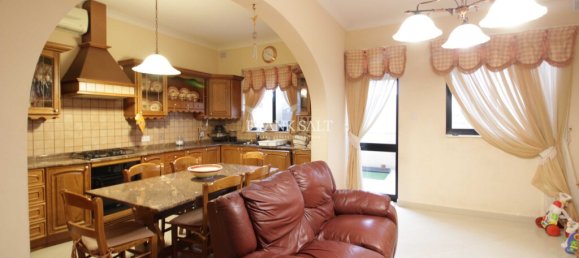 3 Schlafzimmer Maisonette-Wohnung in Mqabba, Malta, Nr. 8075 3