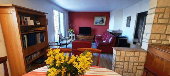 3 bedrooms House in Cachan, France No. 150959 2