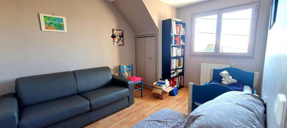 3 bedrooms House in Cachan, France No. 150959 3