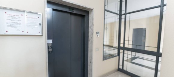 2 bedrooms Apartment in Milan, Italy No. 273428 24