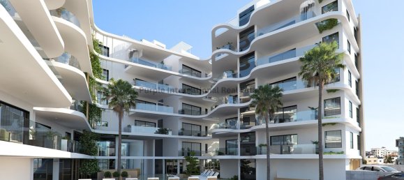 2 chambres Appartement à Larnaca, Cyprus No. 24399 4