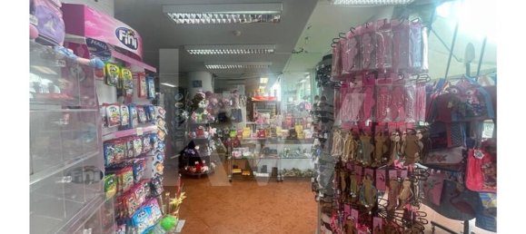 48m² Commercial property in Albufeira, Portugal No. 77486 3