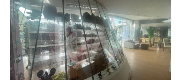 48m² Commercial property in Albufeira, Portugal No. 77486 5