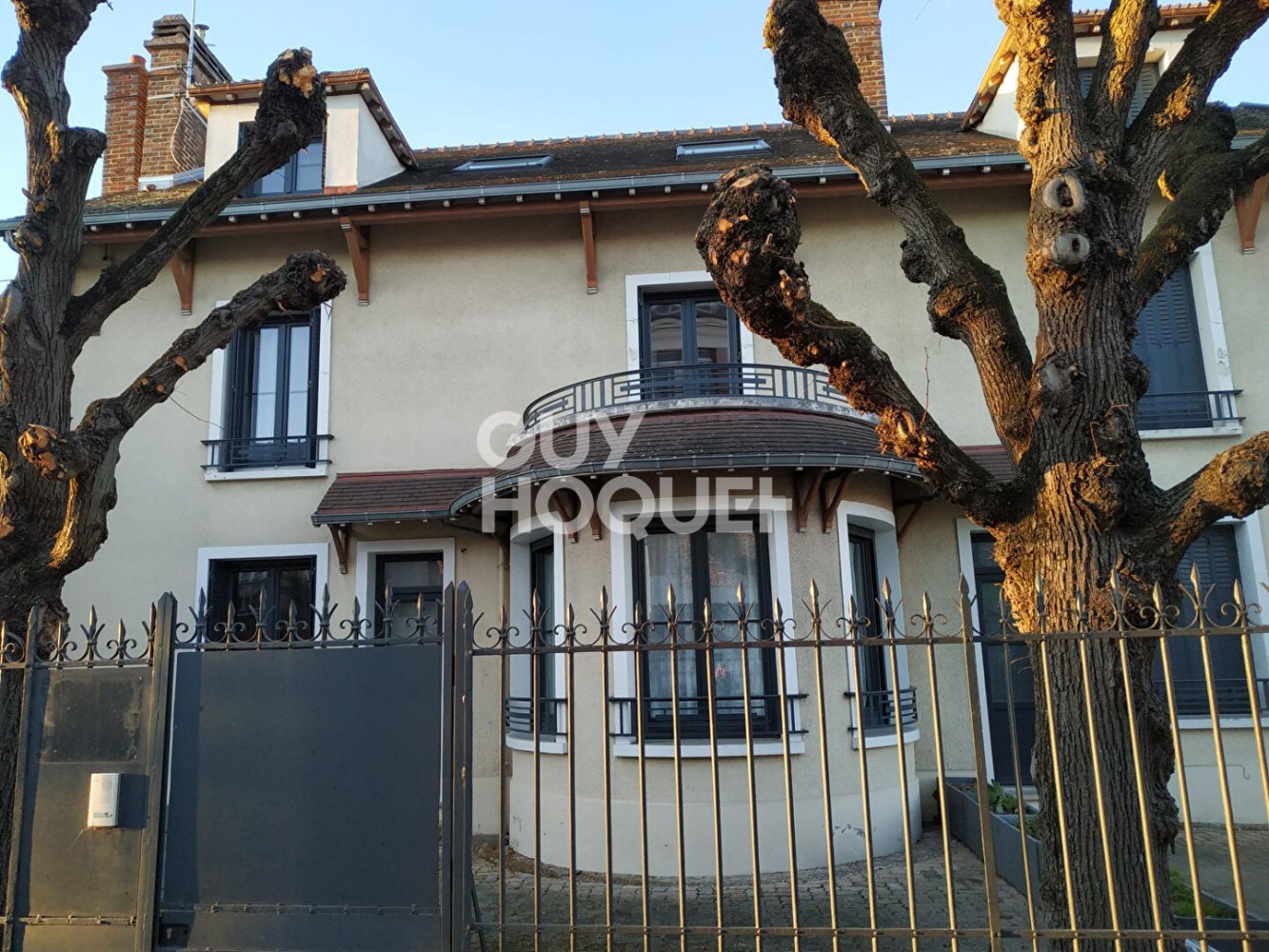 8 غرف نوم بناية في Sainte-Savine, France رقم 69446