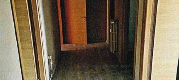 6 rooms Apartment in Foligno, Italy No. 188450 5