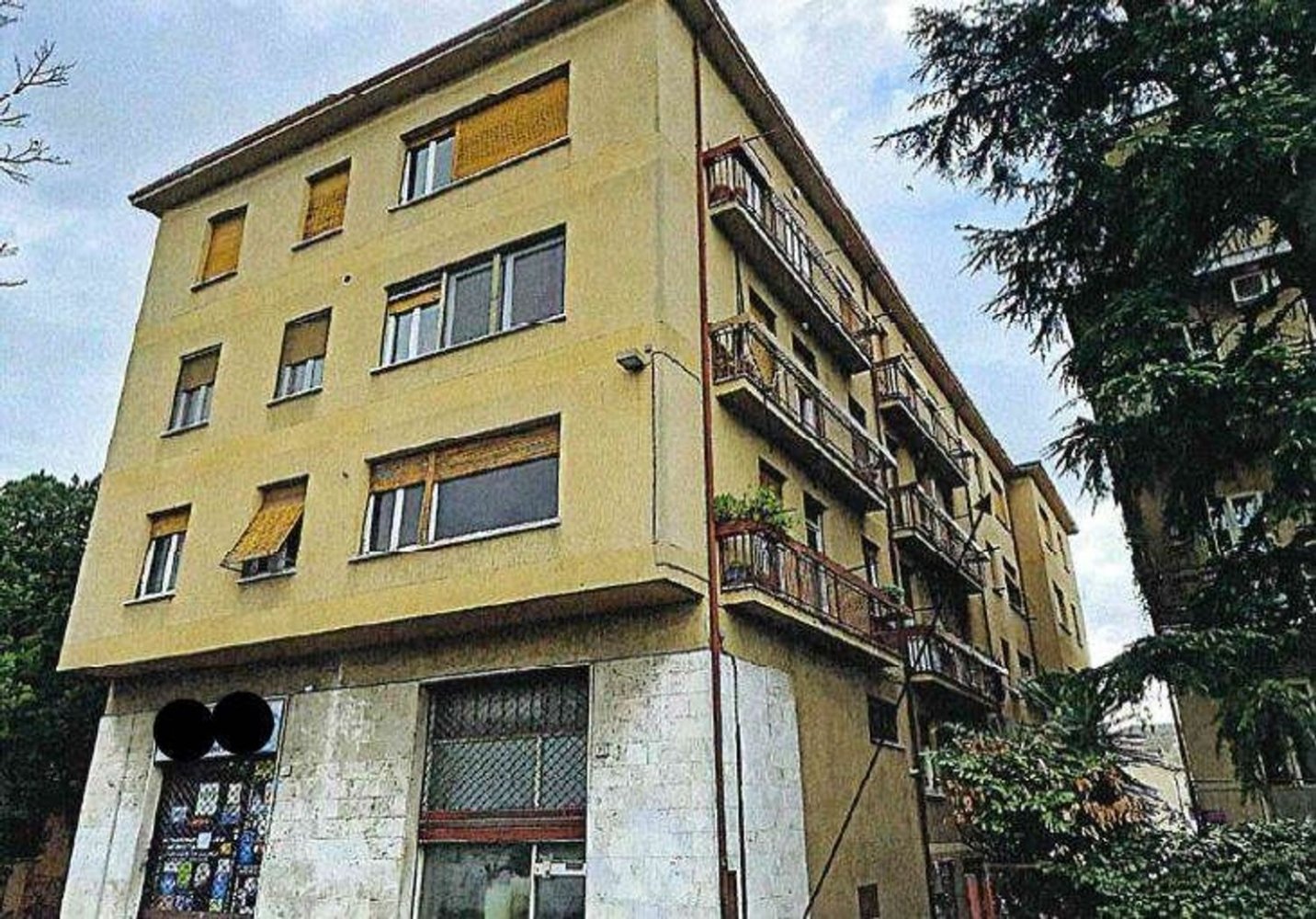 6 rooms Apartment in Foligno, Italy No. 188450