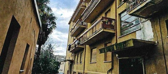 6 rooms Apartment in Foligno, Italy No. 188450 3