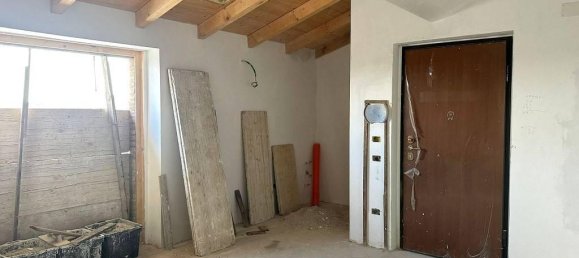 3 rooms Apartment in Seregno, Italy No. 21150 2