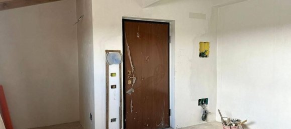 3 rooms Apartment in Seregno, Italy No. 21150 10