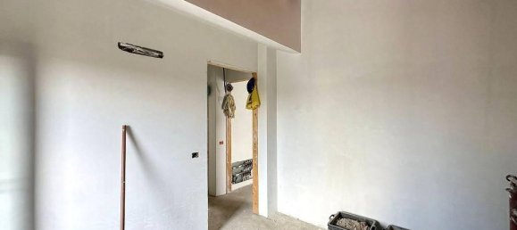 3 rooms Apartment in Seregno, Italy No. 21150 16