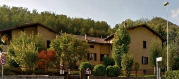 88m² Commercial property in La Valletta Brianza, Italy No. 305350 2