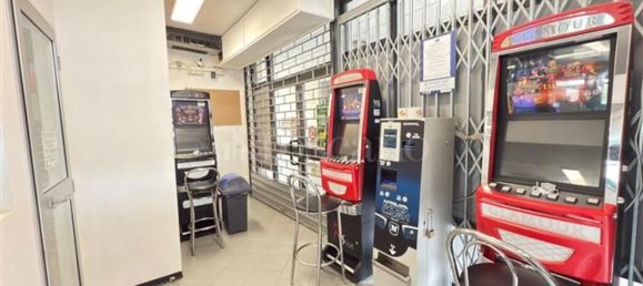 100m² Commercial property in Florence, Italy No. 48761 8