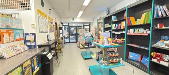 100m² Commercial property in Florence, Italy No. 48761 3