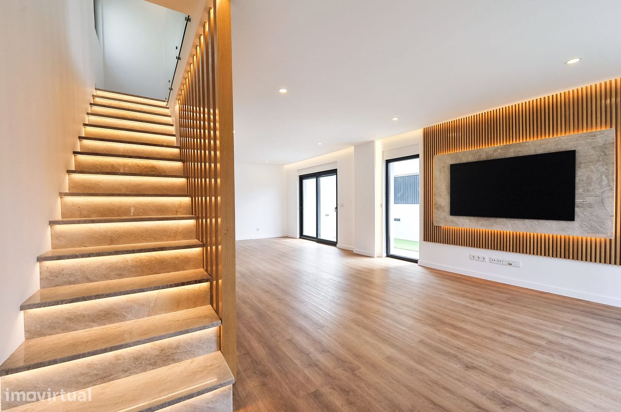 3 bedrooms House in Oeiras, Portugal No. 130513