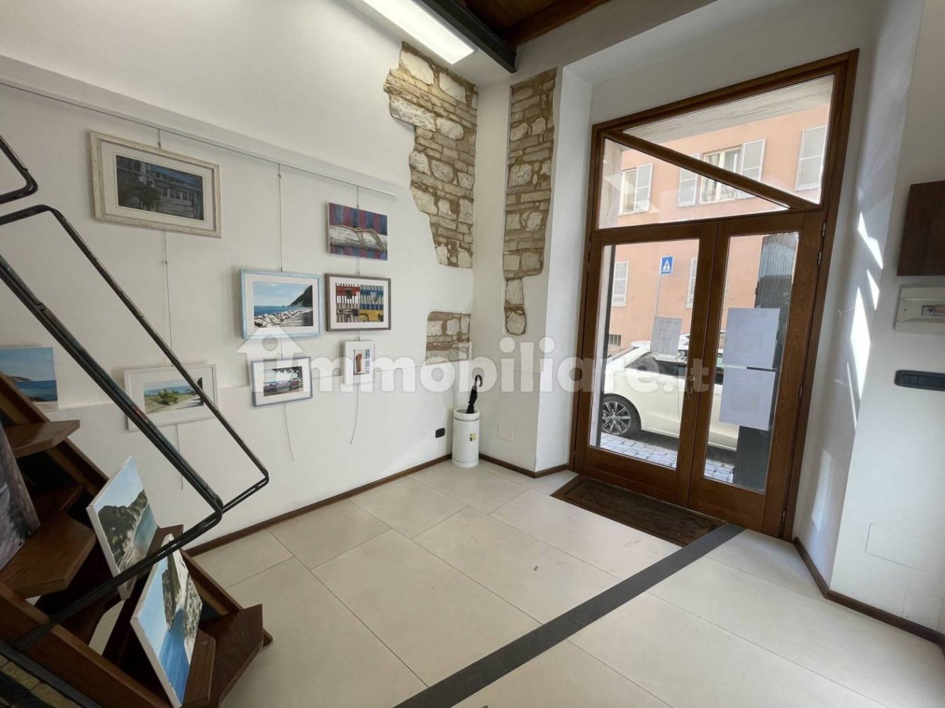 Propiedad comercial de 1 habitación en Ancona, Italy No. 13395