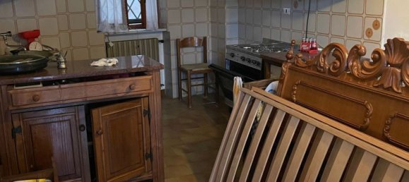 Дом с 9 комнатами в Каррара, Италия № 45774 11