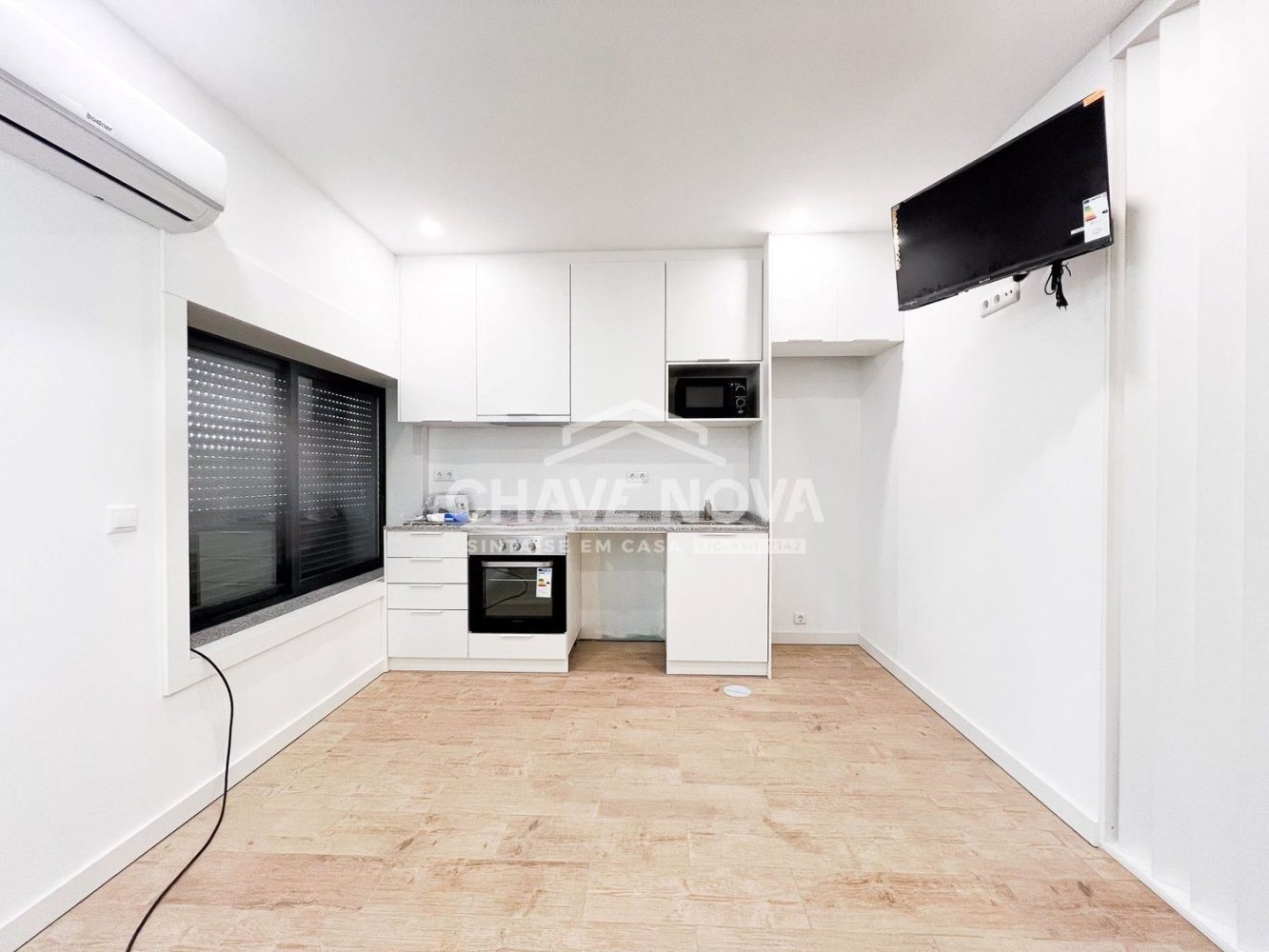 190m² Building in Vila Nova de Gaia, Portugal No. 240078