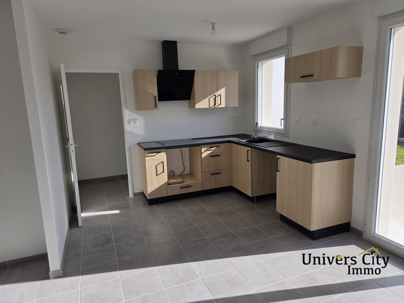 Дом с 3 спальнями в Шаллан, Франция № 100895