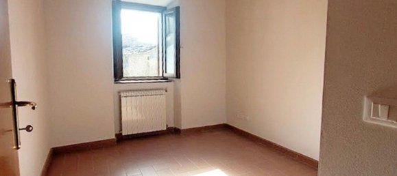 3 rooms Apartment in Marliana, Italy No. 37884 6