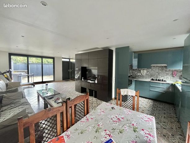 6 bedrooms House in Bagnolet, France No. 358539