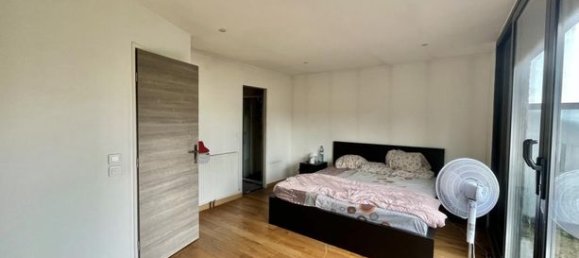 6 bedrooms House in Bagnolet, France No. 358539 8