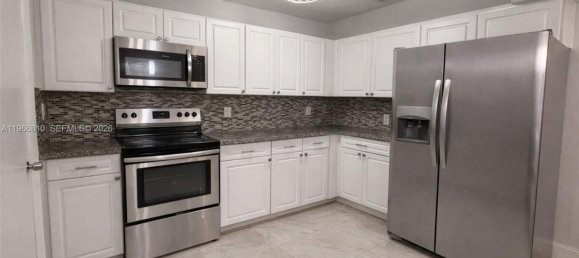 3 bedrooms Villa for sale in Miami, Miami-Dade, Florida, USA № 614412 3