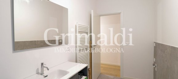 5 rooms Apartment in Bologna, Italy No. 11088 15