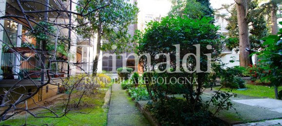 5 rooms Apartment in Bologna, Italy No. 11088 33