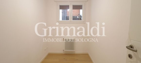 5 rooms Apartment in Bologna, Italy No. 11088 73