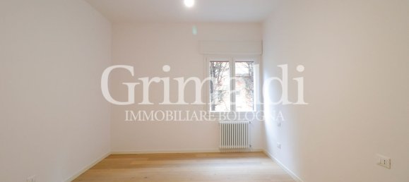 5 rooms Apartment in Bologna, Italy No. 11088 7