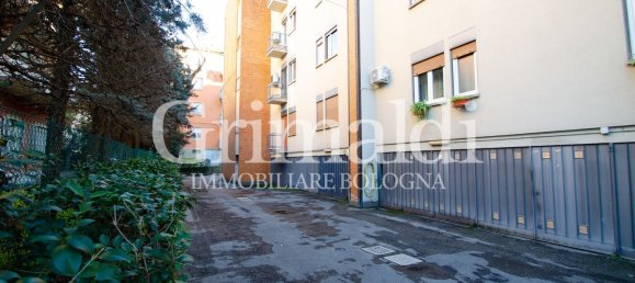 5 rooms Apartment in Bologna, Italy No. 11088 34