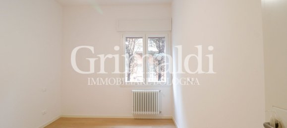5 rooms Apartment in Bologna, Italy No. 11088 6